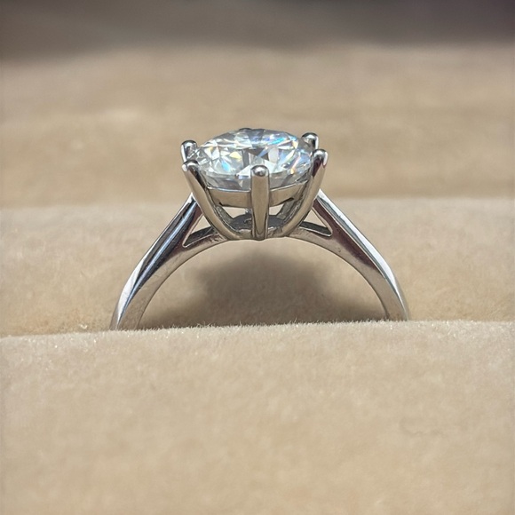 2.0 Carat Moissanite Engagement Ring in Platinum Plated Sterling Silver NWT - Picture 14 of 17